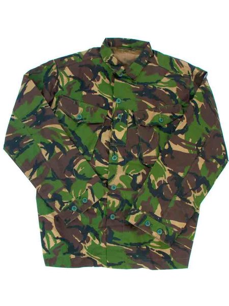 La chaqueta de campo británica Combat Lightweight DPM camufla