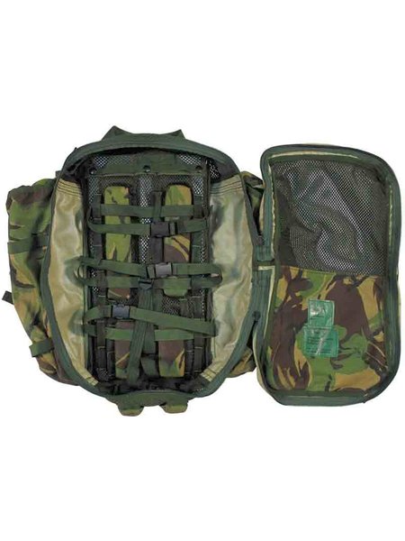 A mochila de luta britânica com bolsas de lados camufla Transponder AJK DPM