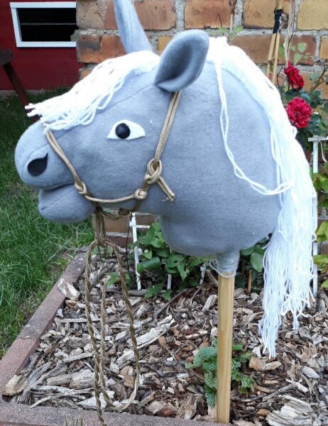 Hobby Horse Steckenpferd Grau mit Weißer Mähne Handarbeit Unikat