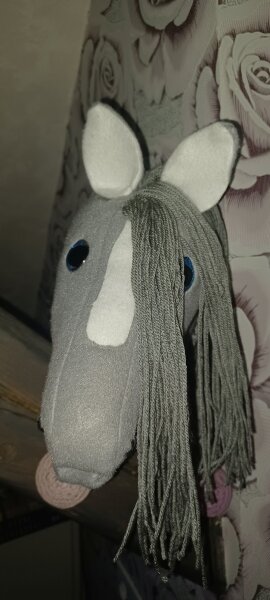 Hobby Horse Steckenpferd Grau mit Weißer Blesse und weißen Ohren Handarbeit